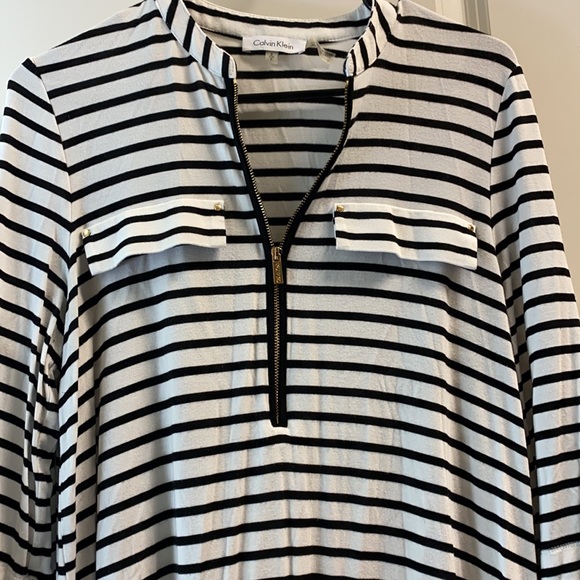 Small Calvin Klein blouse - Picture 3 of 3